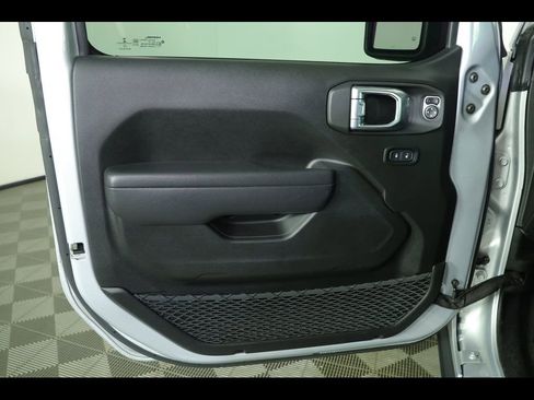 Used 2022 Jeep Wrangler Willys image 14