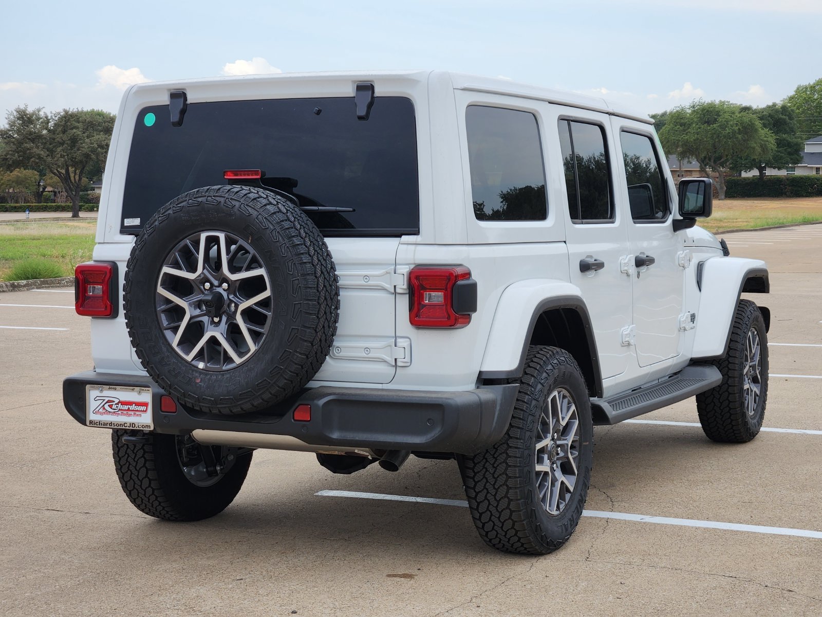 New 2026 Jeep Wrangler Unlimited Sahara AWD/4WD image 6