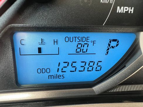 Used 2015 Toyota RAV4 LE AWD/4WD image 24