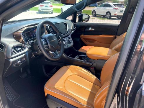 Used 2022 Chrysler Pacifica Pinnacle AWD/4WD image 9