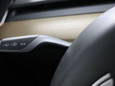 Used 2024 Tesla Model Y Long Range AWD/4WD image 23