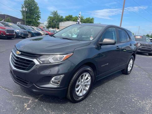 Used 2020 Chevrolet Equinox LS w/ LS Convenience Package FWD image 2