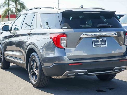 Used 2022 Ford Explorer XLT w/ Equipment Group 202A image 6