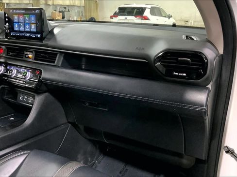 Used 2023 Honda Pilot Touring image 18