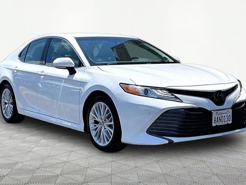 Used 2018 Toyota Camry XLE w/ Audio Package FWD image 5