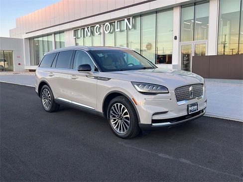 Certified 2023 Lincoln Aviator AWD w/ Premium Package image 2