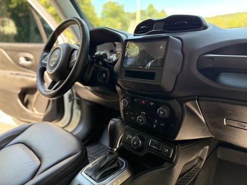 Used 2018 Jeep Renegade Limited w/ UConnect 8.4 Nav Group image 17