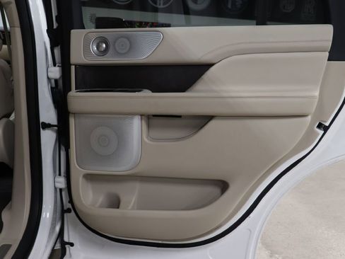 Used 2021 Lincoln Navigator Reserve w/ Luxury Package image 19