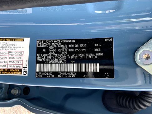 Used 2025 Toyota 4Runner Limited AWD/4WD image 36