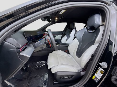 Used 2025 BMW M5 w/ Executive Package image 22