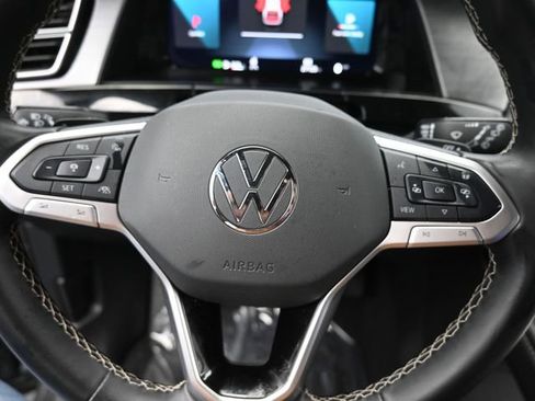 Used 2025 Volkswagen Atlas Cross Sport SE image 19