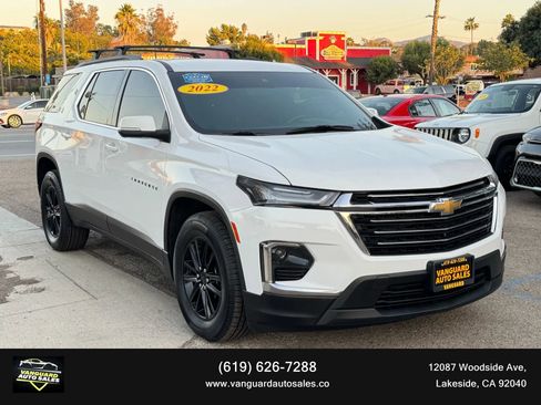 Used 2022 Chevrolet Traverse LT image 1