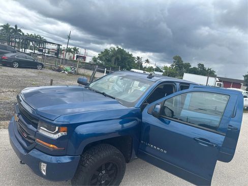 Used 2018 Chevrolet Silverado 1500 LT w/ All Star Edition AWD/4WD image 11