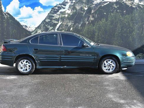 Used 2002 Pontiac Grand Am SE image 2