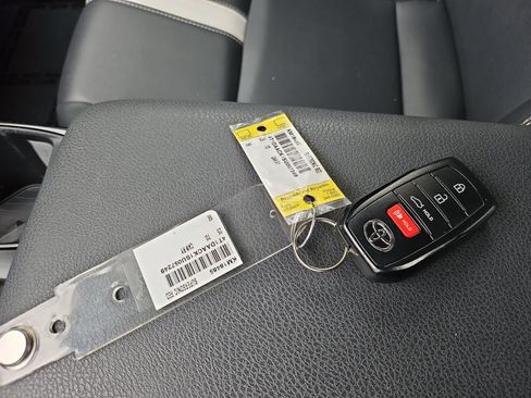 Used 2025 Toyota Camry SE FWD image 21