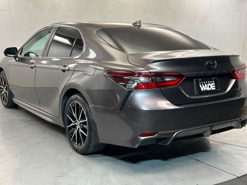 Used 2024 Toyota Camry SE FWD image 3