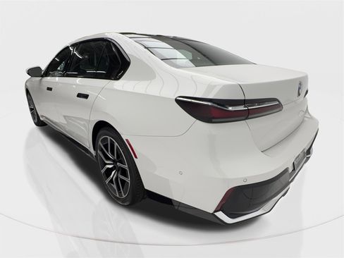 Used 2025 BMW 740i w/ Premium Package image 12