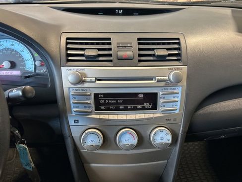 Used 2011 Toyota Camry SE image 4