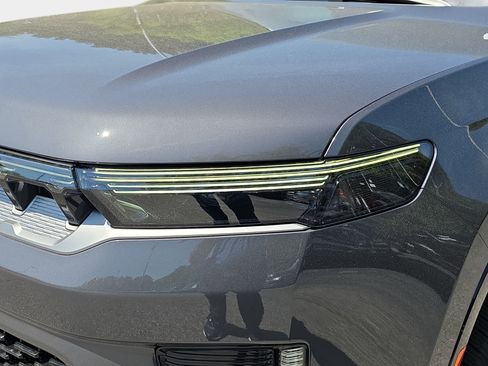 New 2026 Jeep Grand Wagoneer 4WD image 27