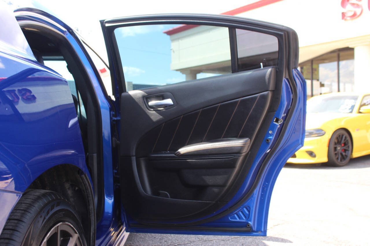 Used 2018 Dodge Charger R/T RWD image 12