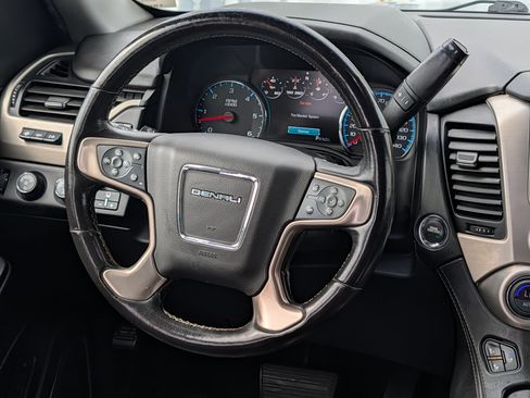 Used 2019 GMC Yukon XL Denali AWD/4WD image 19