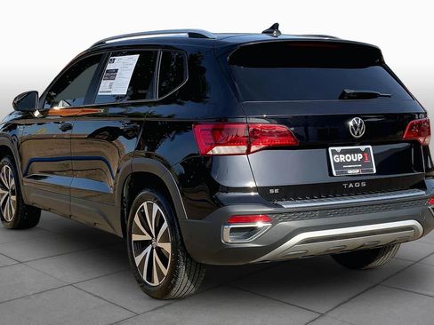 Used 2024 Volkswagen Taos SE w/ Panoramic Sunroof Package FWD image 12