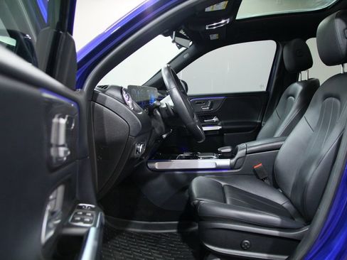 Certified 2021 Mercedes-Benz GLB 250 4MATIC image 4