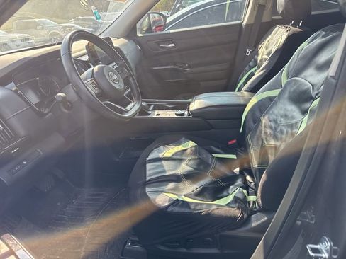 Used 2022 Nissan Pathfinder SV image 5