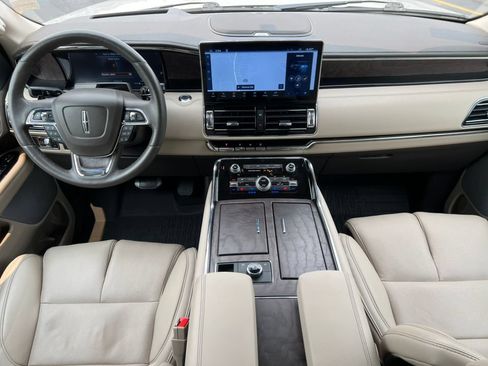 Used 2024 Lincoln Navigator L Reserve AWD/4WD image 3