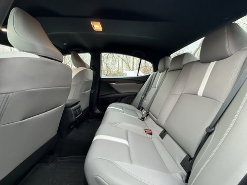 Used 2025 Toyota Camry SE image 29