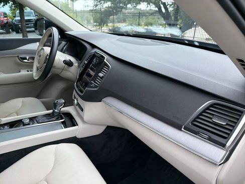 Used 2022 Volvo XC90 T5 Momentum w/ Protection Package Premier AWD/4WD image 41