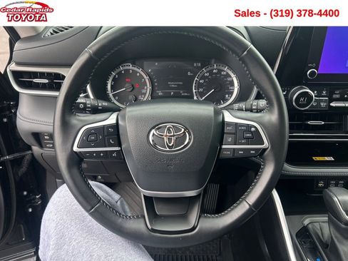 Certified 2023 Toyota Highlander XLE image 13
