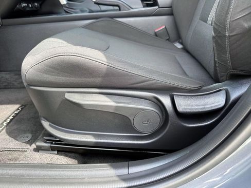 Used 2023 Hyundai Elantra SE FWD image 11
