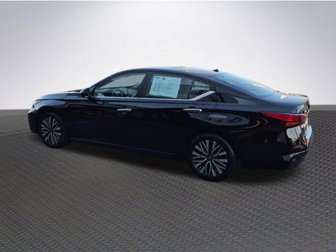 Used 2024 Nissan Altima 2.5 SV FWD image 5