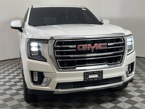 Used 2021 GMC Yukon SLT w/ SLT Premium Package image 3