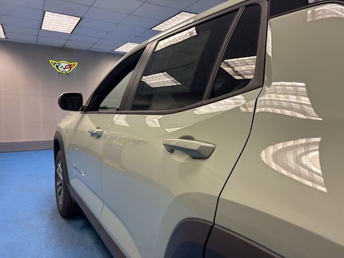 New 2026 Chevrolet Equinox LT w/ Convenience Package II FWD image 18