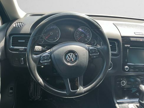 Used 2013 Volkswagen Touareg Sport AWD/4WD image 12