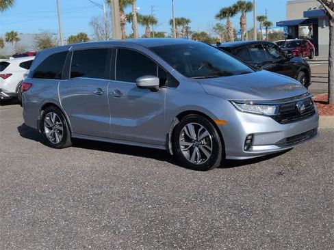 Used 2024 Honda Odyssey Touring image 2