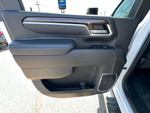 Used 2025 Chevrolet Silverado 2500 LT w/ Convenience Package image 27