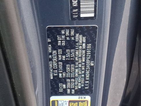 Certified 2023 Kia Carnival EX image 28