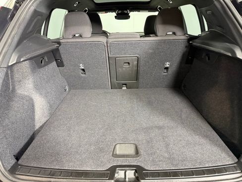 Used 2025 Volvo XC40 B5 Core image 28
