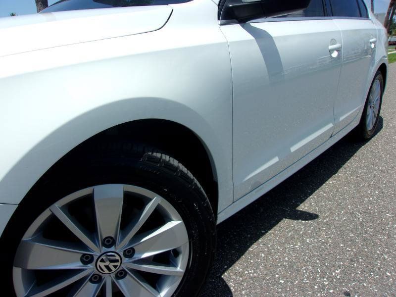 Used 2015 Volkswagen Jetta SE FWD image 4