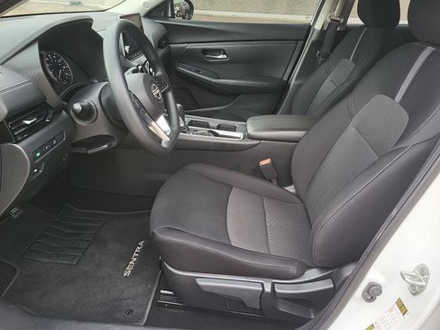 Used 2024 Nissan Sentra SV FWD image 18