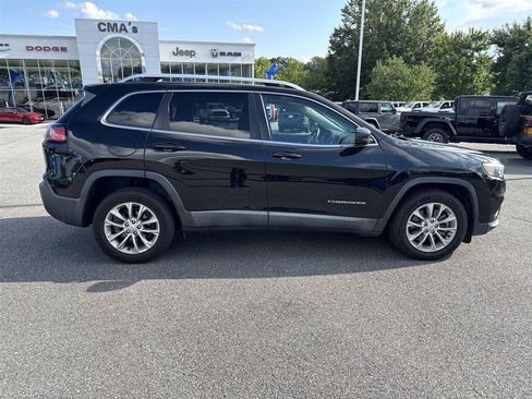 Used 2019 Jeep Cherokee Latitude w/ Cold Weather Group FWD image 6