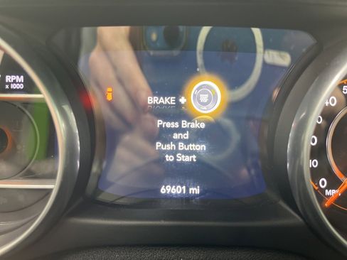 Used 2018 Jeep Wrangler Unlimited Sahara image 11