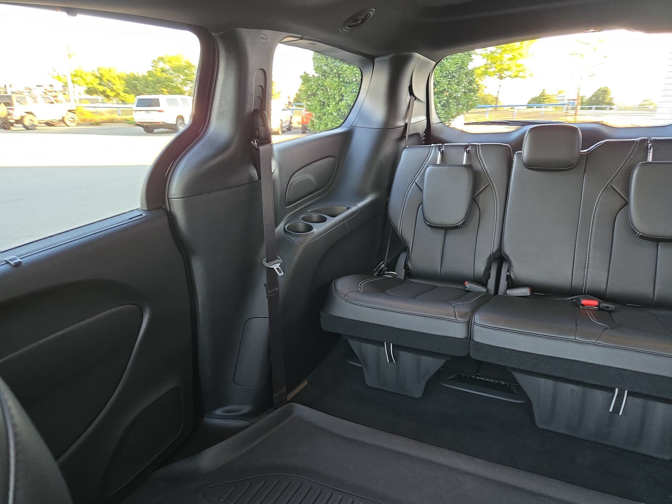 Used 2024 Chrysler Pacifica Touring-L w/ S Appearance Package AWD/4WD image 12