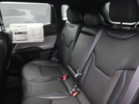 New 2026 Jeep Compass Latitude image 10