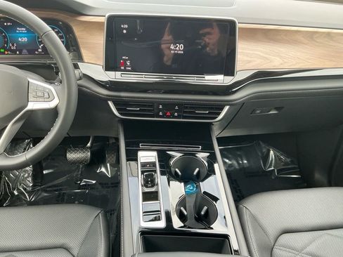 New 2026 Volkswagen Atlas SE image 11