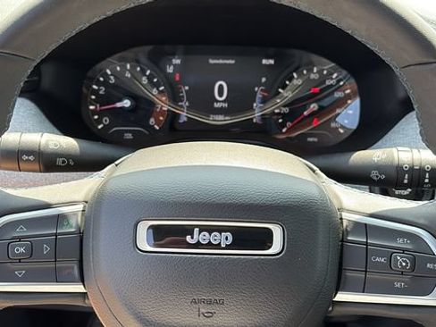 Used 2022 Jeep Compass Latitude AWD/4WD image 11