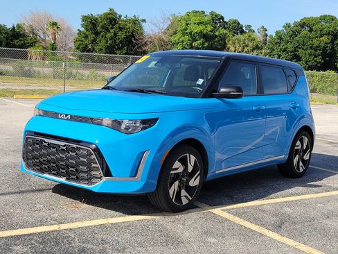 Used 2023 Kia Soul GT-Line FWD image 2